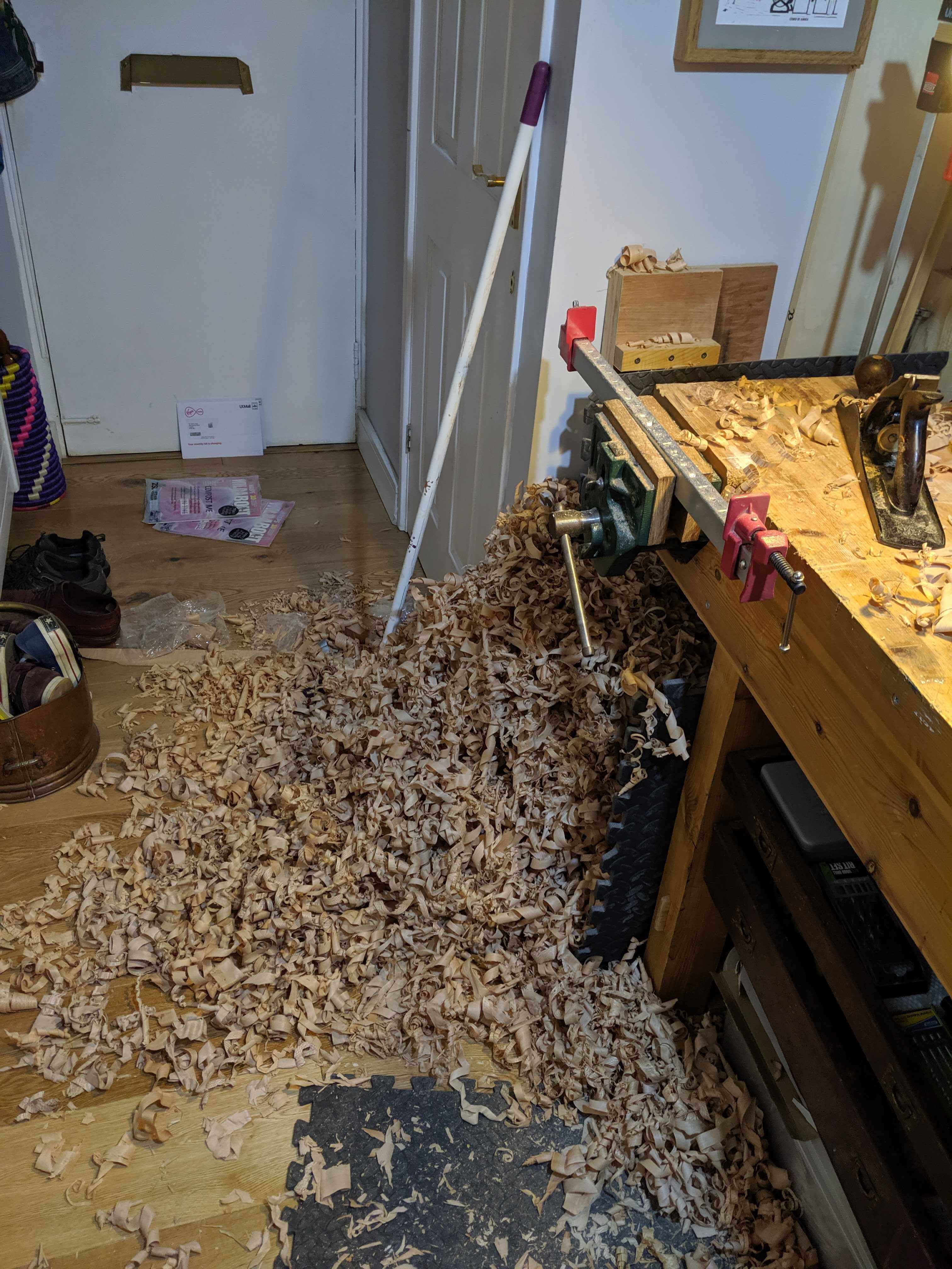 Wood shavings in chez Chris L